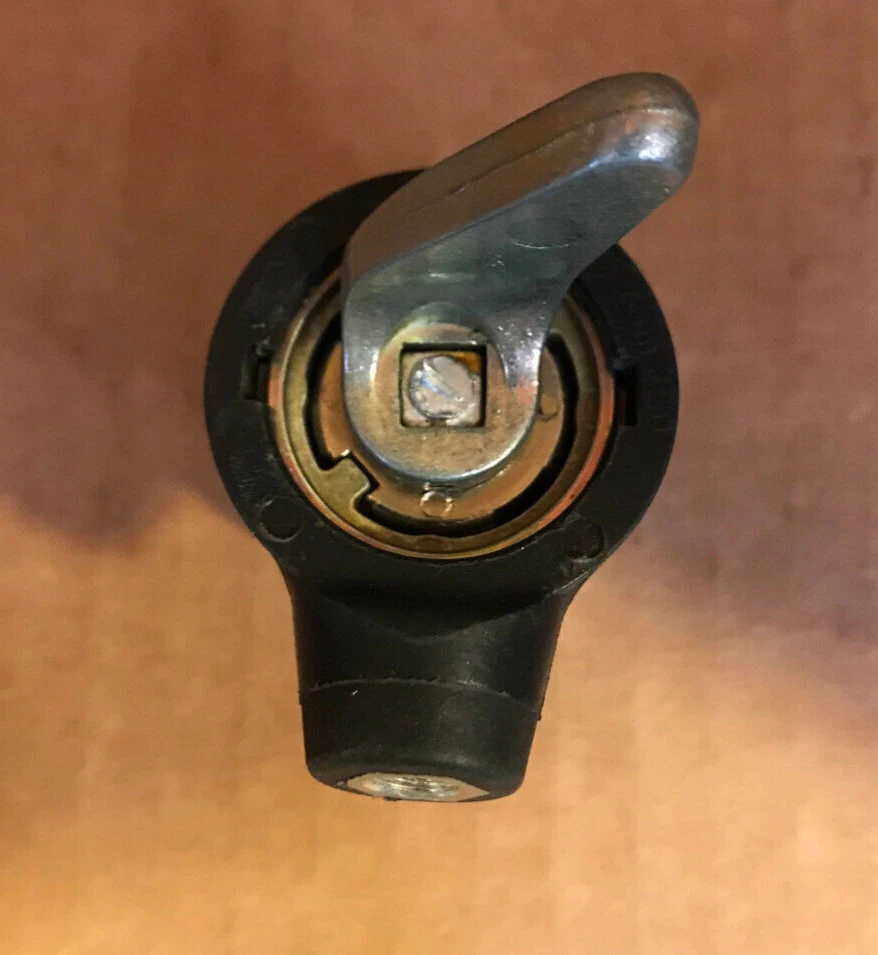 Cerradura de escotilla trasera Hella - #171827539 / 67895/61998 - Se adapta a Volkswagen Scirocco Foto 3 de 4