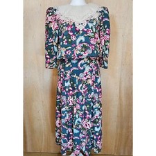 Vintage 80s/90s Green Floral Cottagecore Dress With 3/4 Sleeves Size 14P