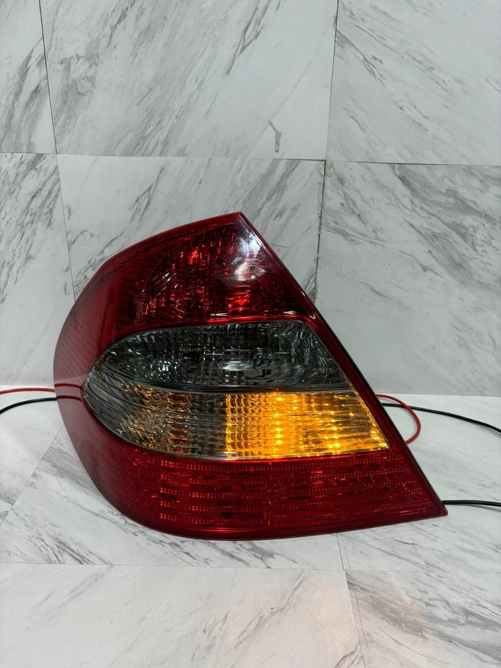 2007-2009 MERCEDES BENZ E320 W211 TAIL LIGHT OEM LEFT DRIVER SIDE LED 2118202364 - Image 2 of 4