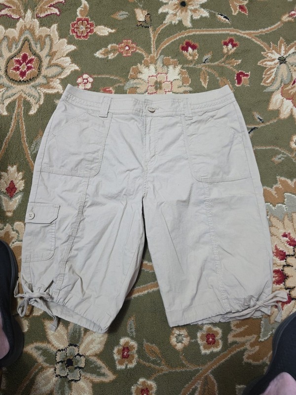 Ladies Sz 14 Bermudas With Ties At Bottom And Pockets