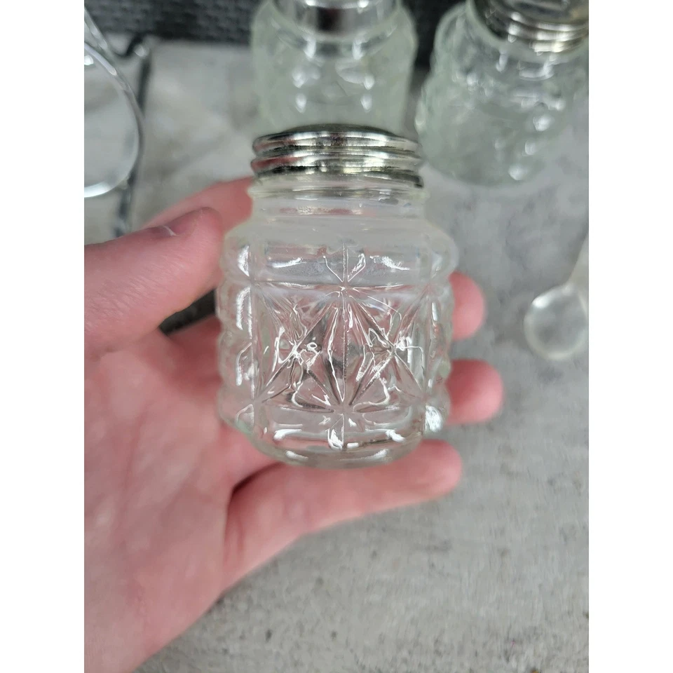 Juego de saleros y pimenteros de vidrio vintage con carrito de metal y cuchara Foto 4 de 4