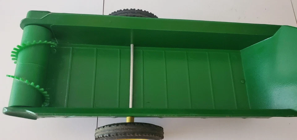 Esparcidor de estiércol Ertl John Deere modelo 44 en caja 1/16 Foto 3 de 4