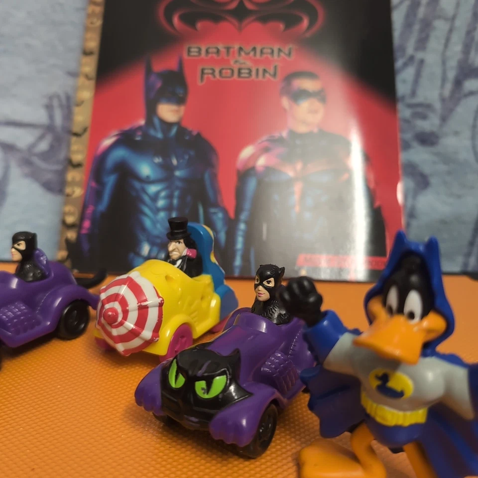 Juguetes y libros dorados vintage de Batman de los años 90 Robin Penguin Catwoman Pato Lucas DC Foto 3 de 4