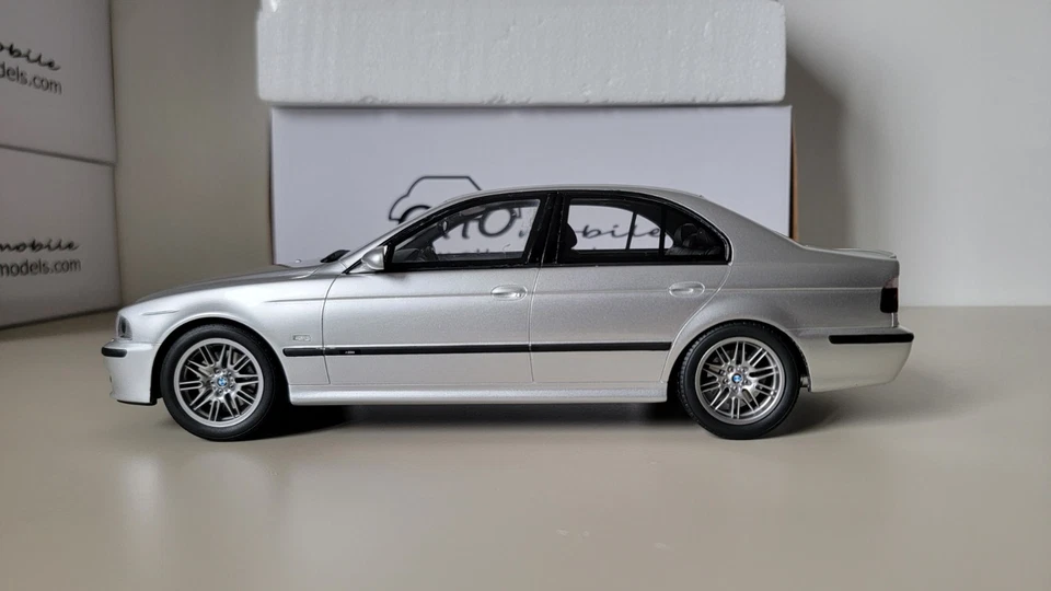 OttOmobile 2002 BMW E39 M5 1/18 (OT747B) - Photo 2/4