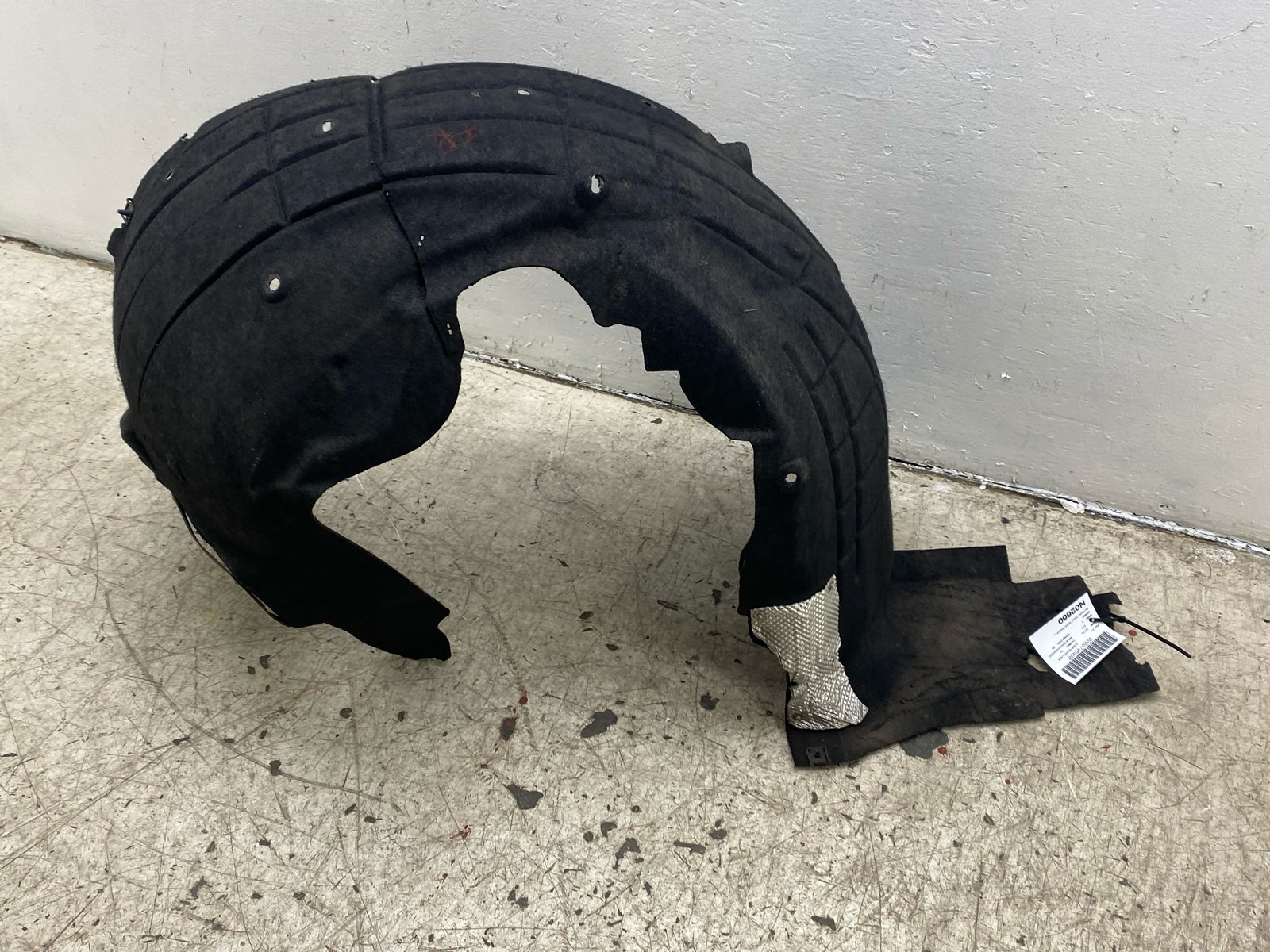 2019-2023 ASTON MARTIN VANTAGE OEM FRONT RIGHT INNER FENDER LINER COVER *HOLE*