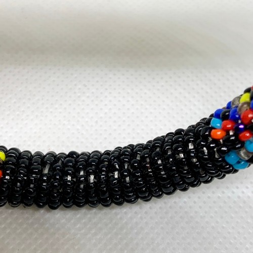 bracelet en perles noires Masaï africaines fait main avec motif multicolore - Photo 3/3