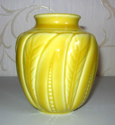 ROOKWOOD VASE - Lemon Yellow - 1942 - Shape 6462 - Pristine