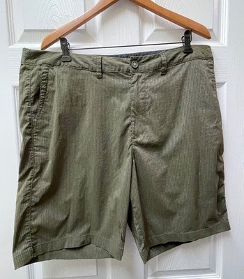 Tommy Bahama Sz 34 Cayman Isles Stripe Island Active UPF Stretch Shorts Oakmoss