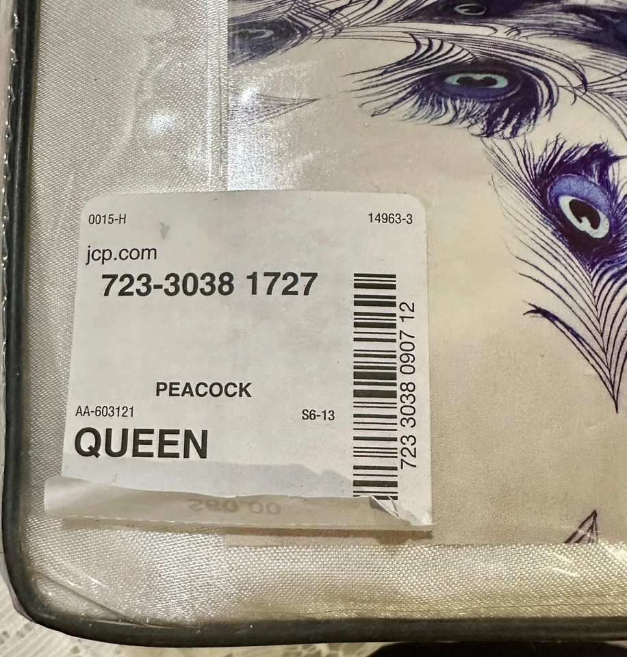 NEW IN PACKAGE QUEEN SATIN LUXURY PEACOCK WRINKLE FREE PILLOWCASES GEM COLORED - Image 4 of 4