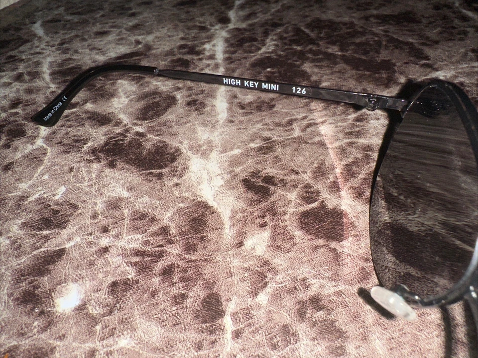 QUAY High Key Mini 126 Aviator Black Gradient And Black Frames Faded Sunglasses - Image 4 of 4