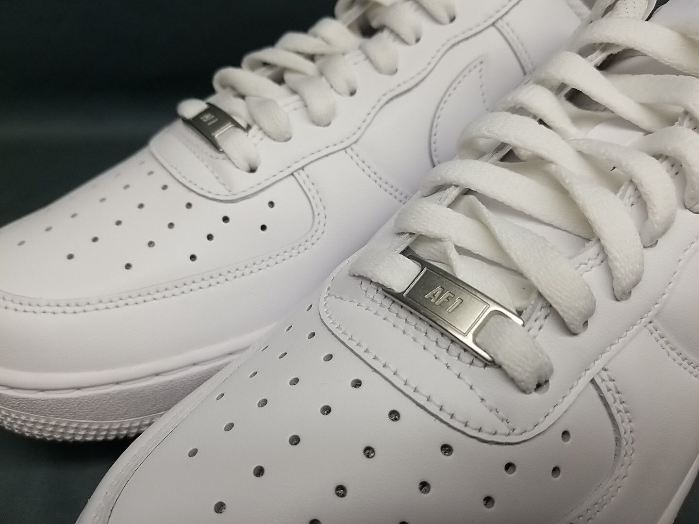 Nike Men's Air Force 1 '07 Sneakers Leather Triple White Size 10.5 NEW NO BOX! thumbnail 5