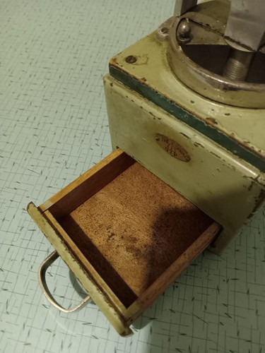 Macinino da caffè vintage marca Tre Spade in legno con cassetto - Foto 4 di 7