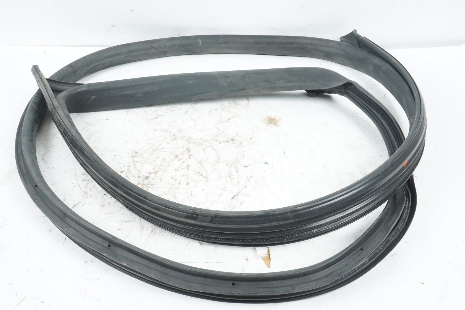 14 - 20 MASERATI QUATTROPORTE FRONT LEFT DRIVER DOOR WEATHERSTRIP SEAL OEM