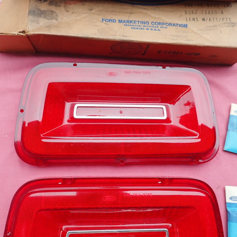 Ford Galaxie 1970, lentes de luz trasera LTD, par, ¡nuevo en stock! Lámpara lente D0AZ-13450-A Foto 3 de 4
