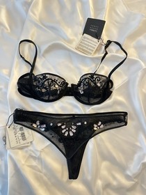 Rare 🖤La Perla Black Sheer Lace Bra and Crystal Embellished Thong Set