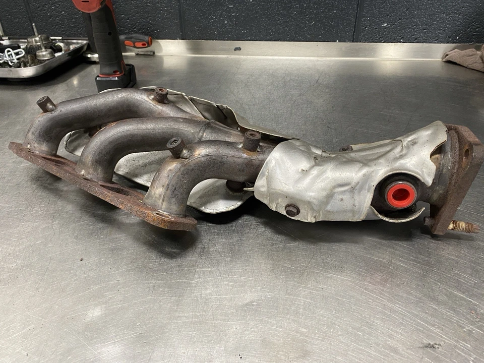 Colector de escape 13’ - 17’ INFINITI EX/QX50 3,7 L LADO DERECHO - LADO PASAJERO Foto 2 de 4