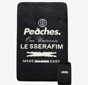 LE SSERAFIM x Peaches. BLANKET コラボブランケット Peaches Le Sserafim | eBay