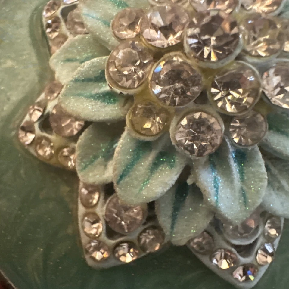 Estuche compacto espejo diseño floral verde estrás Foto 3 de 4