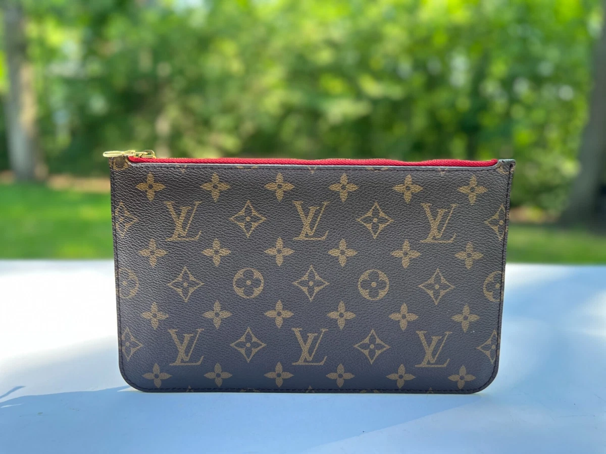 neverfull wristlet