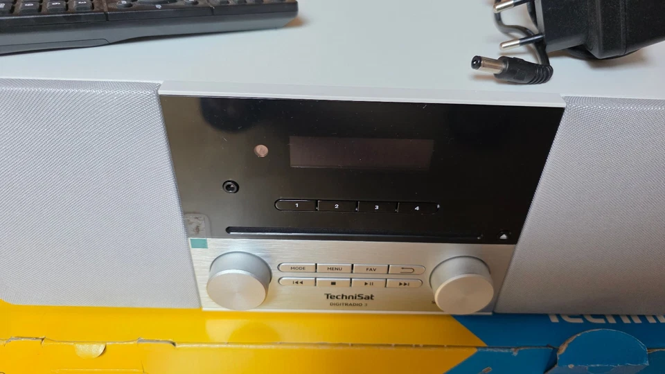 TechniSat DIGITRADIO 3 DAB+/FM/CD-Kompaktanlage - Weiß - Neuwertig - Bild 2 von 4
