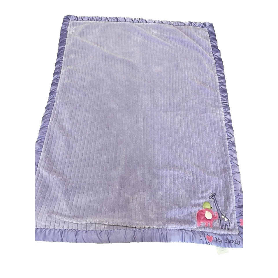 Cobertor Carters I Love My Family bebê elefante girafa acabamento acetinado com nervuras - Imagem 3 de 4