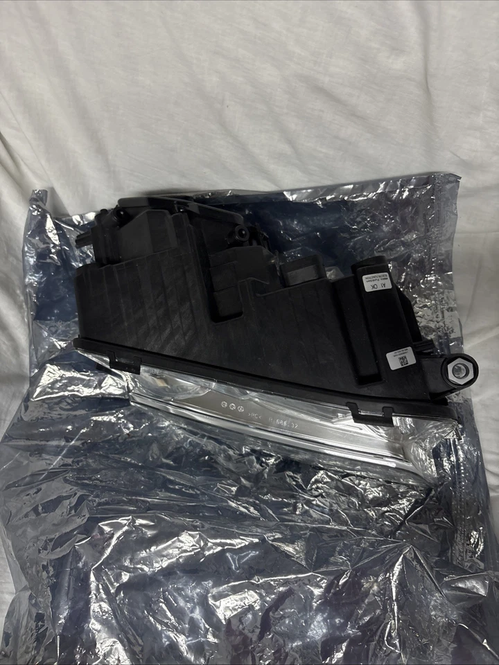 Оригинальная правосторонняя фара Rolls Royce Ghost Wraith 7201166 - Изображение 2 из 4