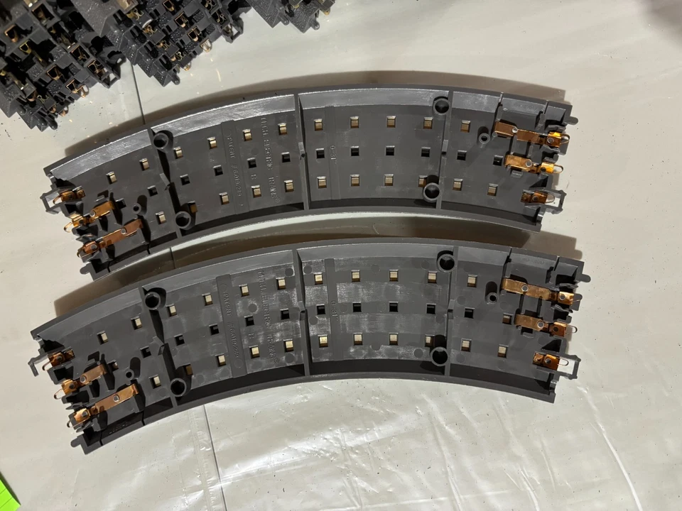 22 Sections MTH 40-1002 REALTRAX 031 SOLID RAIL CURVE TRACK - Image 4 of 4