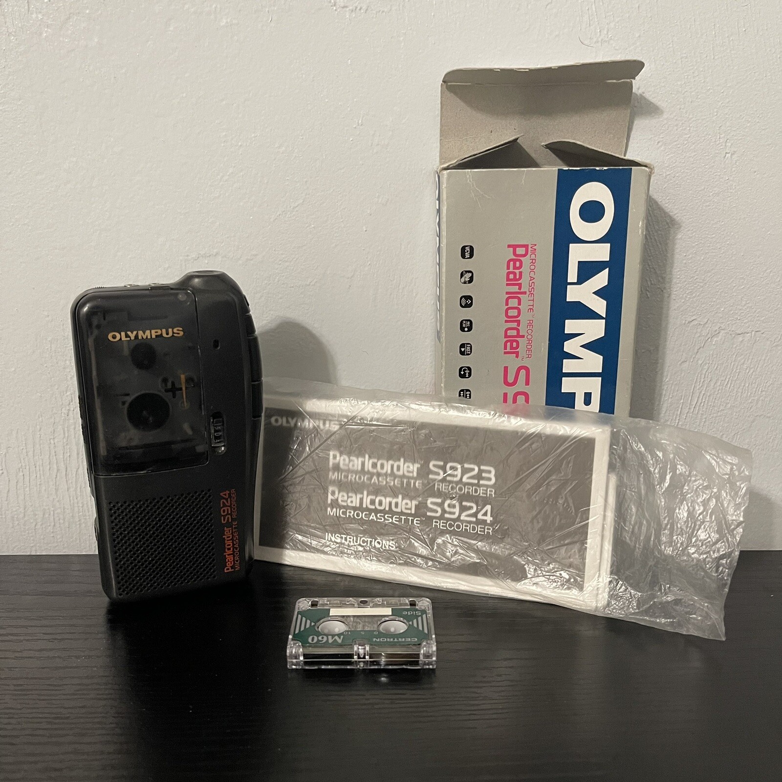 Untested Olympus Pearlcorder S924 Micro Cassette Player with Tape and Box