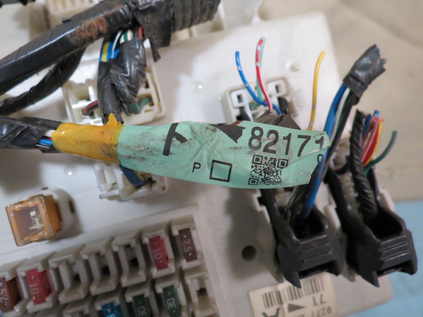 03 04 05 Toyota 4Runner Dash Panel Junction Control Fuse Box w Flasher