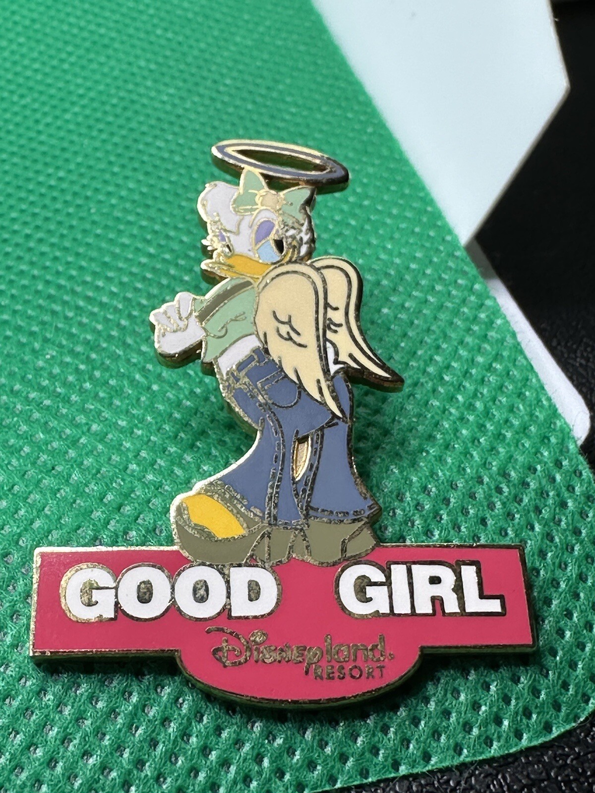 Disneyland Resort Daisy Duck Angel GOOD GIRL Wings Halo 2004 Disney Trading Pin