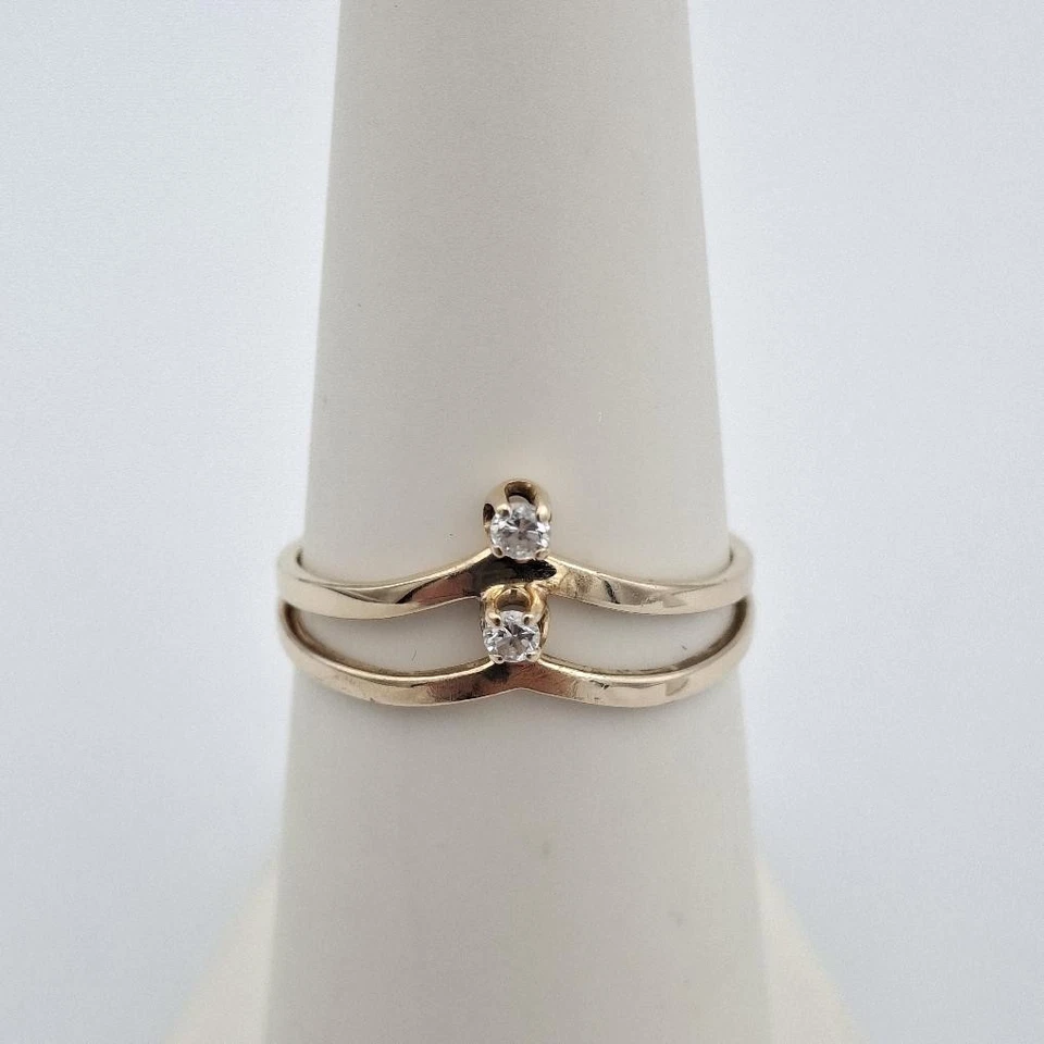 Tiara corona vástago dividido diamante natural de oro amarillo de 14 quilates en forma de V (CP4005773) Foto 2 de 4