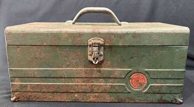 Vintage Green Wards Master Quality Toolbox / Tackle Box 16'' x 7.125'' x 7.125''