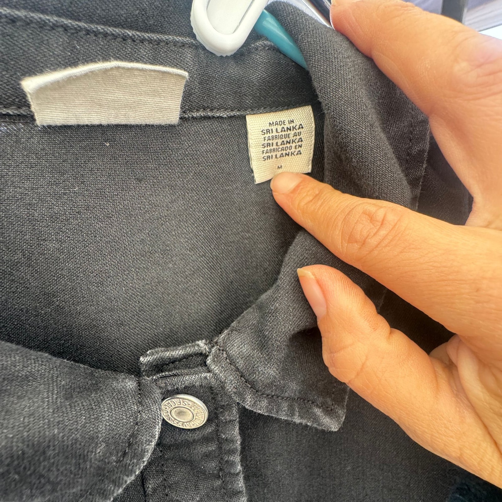 Levis Dress Womens Small Black Denim Metal Button Up Pocket Outdoors thumbnail 4