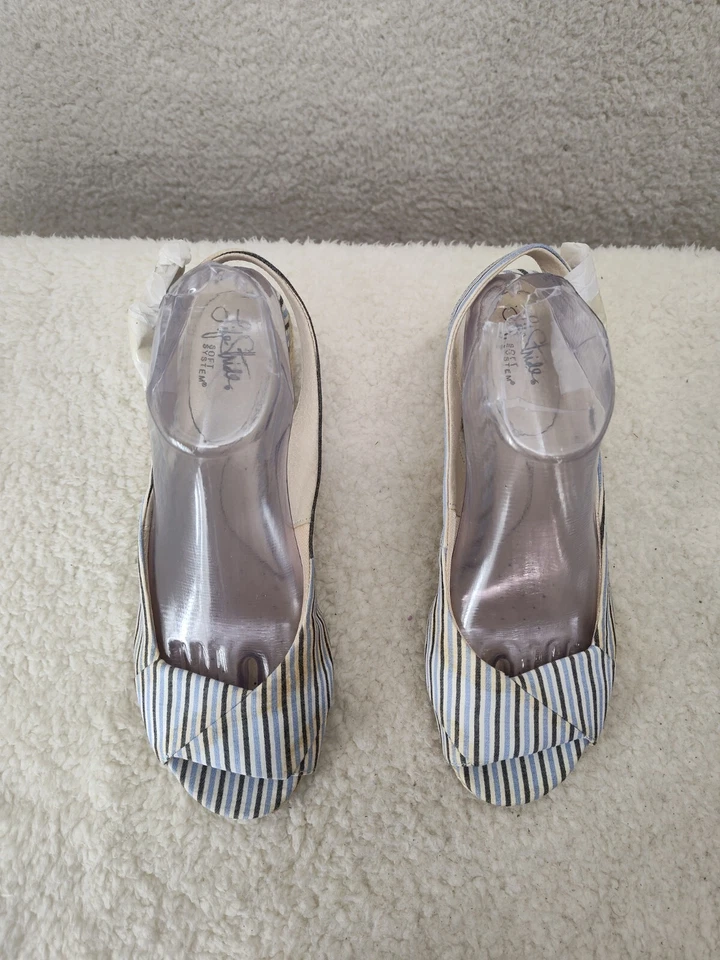 Sandalias de cuña Lifestride para mujer de tacón 9,5 M de tela a rayas azules con correa y punta abierta Foto 3 de 4