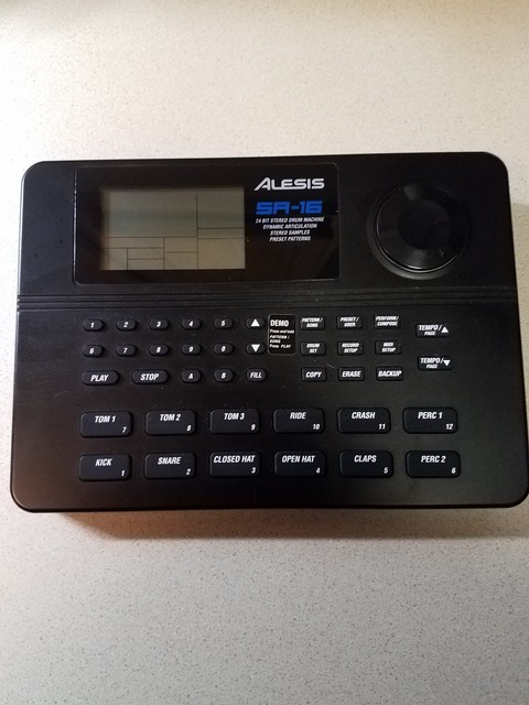 Драм машина alesis sr16
