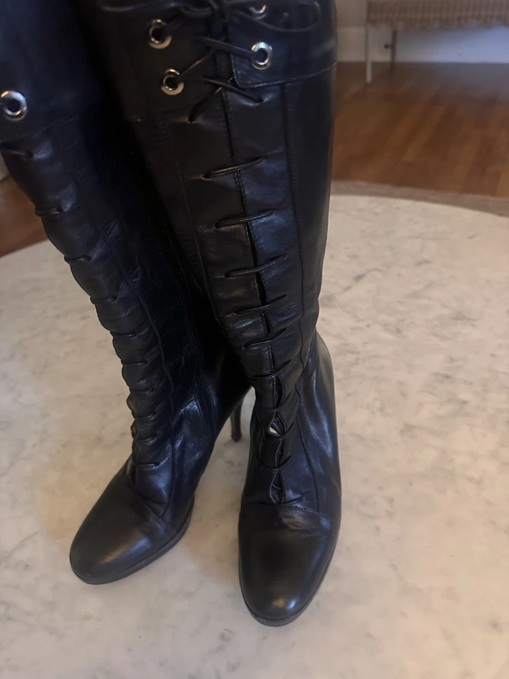 Botas Via Spiga para mujer de cuero negro con cordones hasta la rodilla - Hechas en Italia - Talla 7 m Foto 2 de 4