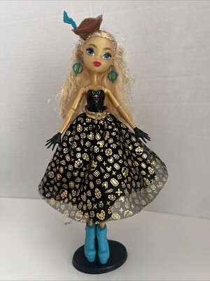 Monster High Dayna Treasura Jones Shriek Wrecked Doll reversible dress Pre Owned