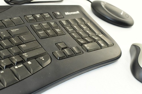 Microsoft Wireless Comfort Keyboard 2000 + Mouse 1067 + USB Desktop Receiver - Picture 5 of 13