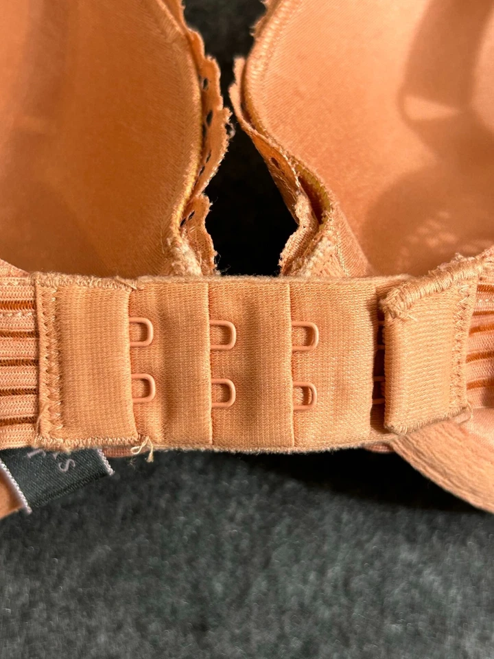 Sujetador push up Victoria Secret talla 32D muy sexy push-up de encaje melocotón Foto 4 de 4