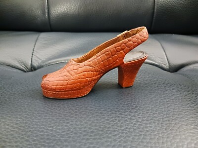 Just The Right Shoe By Raine.  Model: IN SCALE - #25110, No Box