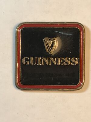 PIN GUINNES BLACK AND RED