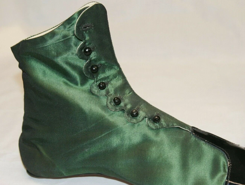 Bota de mujer 1850-1860 con botones laterales de seda esmeralda Foto 2 de 4
