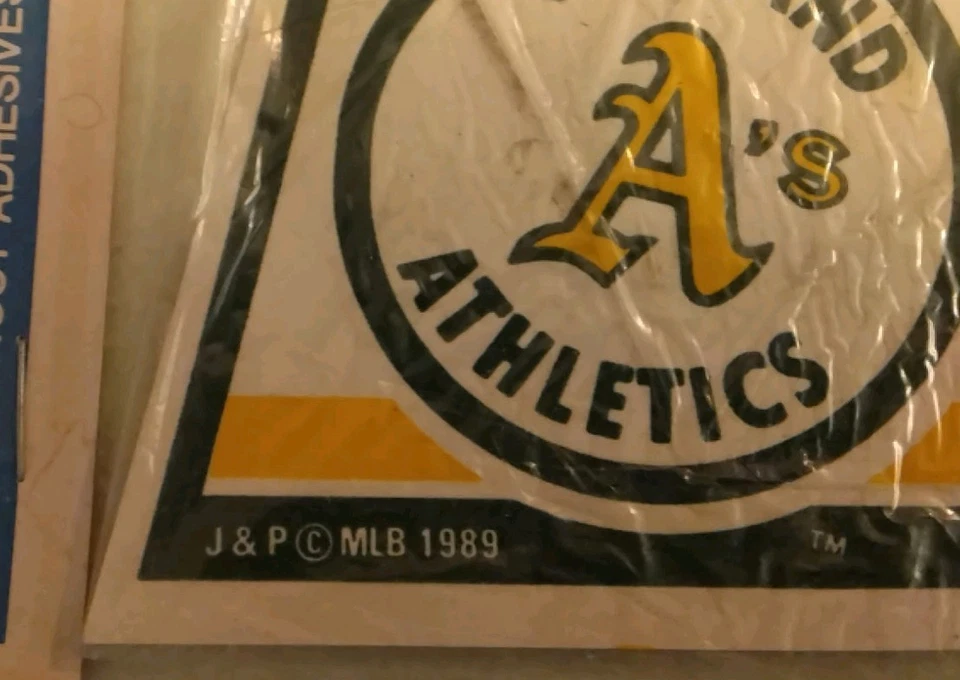OAKLAND ATHLETICS 1989 STATIC DECAL PENDANT  FLAG - NEW IN PACKAGE - Image 2 of 4