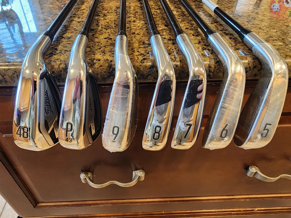 Графитовый набор айронов Titleist T300 2021 5-PW,48* Regular Flex для правшей Tensei - Изображение 2 из 4