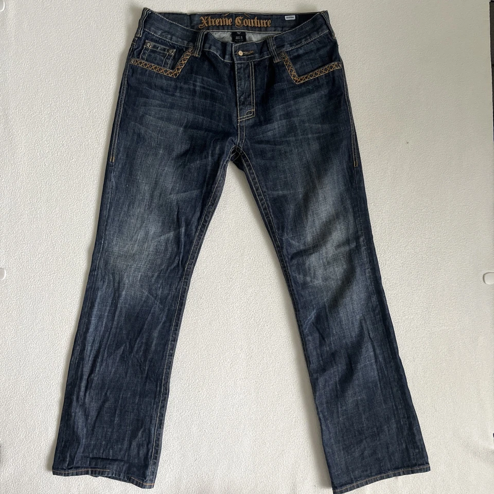 Pantalones de mezclilla para hombre Xtreme Couture by Affliction 36x34 bordados solapa bolsillo holgados Y2K Foto 2 de 4