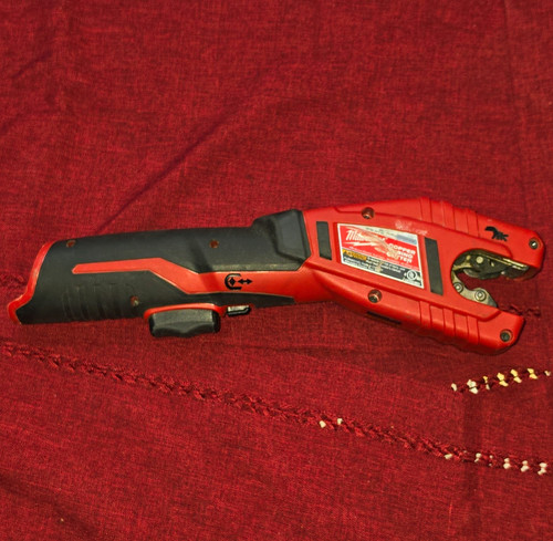 Milwaukee M12 Copper Cutter Ratchet Pipe Cutter 1/2-1 1/8 in 2471-20