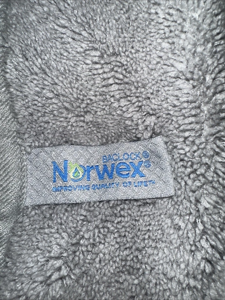 Norwex Five Piece BATH Towel Set - Light Grey- EUC - Image 2 of 3