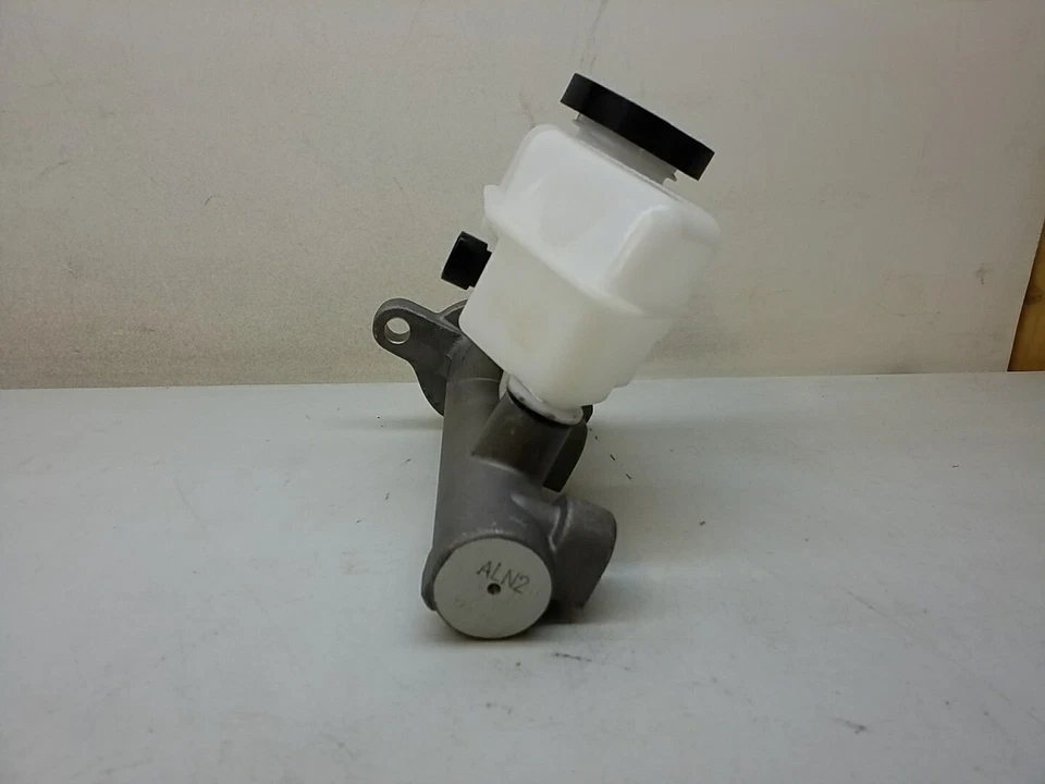 Cilindro maestro de freno Raybestos MC390401 Raybestos MC390401 Foto 3 de 4