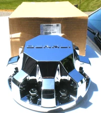 New 24-25 GMC Sierra Denali 3500 Chrome Dually Rear OEM Center Cap P/N 84859693