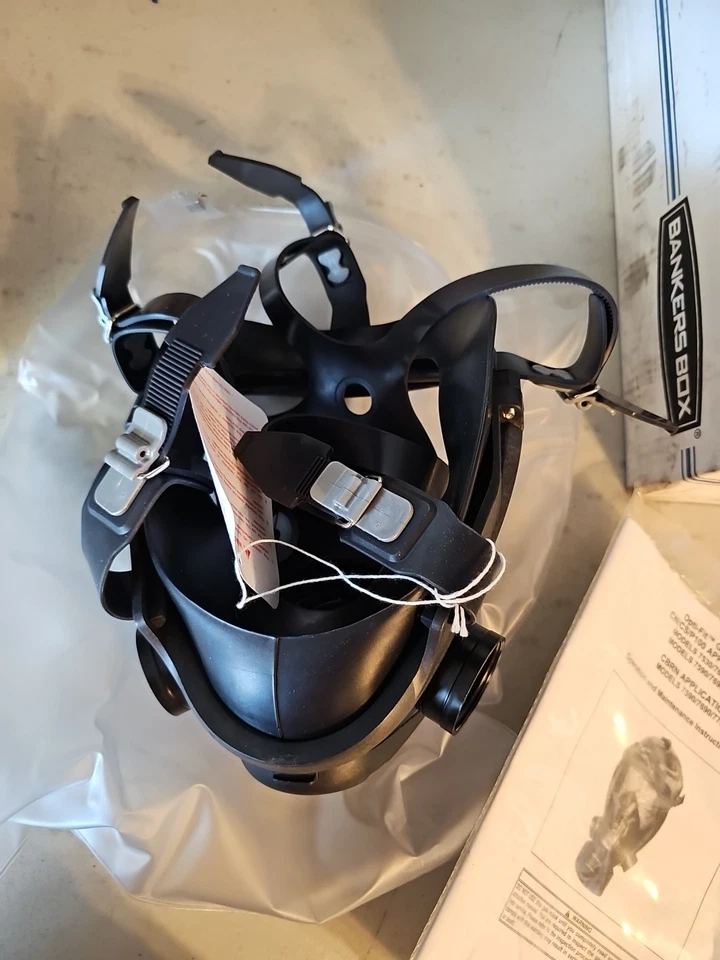 Survivair Opti-Fit Model  7690 Adjustable Gas Mask New - Image 4 of 4